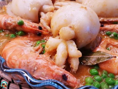 Chocos con langostinos y salsa malagueña Chocos con langostinos y salsa malagueña