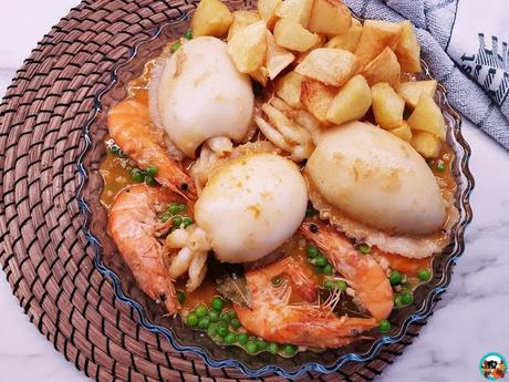 Chocos con langostinos y salsa malagueña