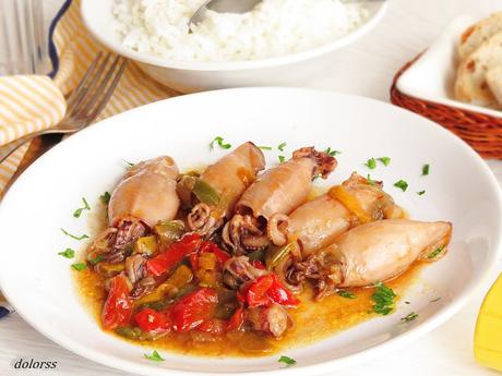 Chipirones con salsa de pimientos