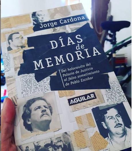 Portada del libro Días de momeora. Aparecen los rostros de Luis Carlos Galán, Jaime Pardo Leal y de Pablo Escobar