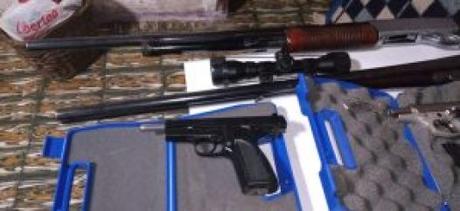 Secuestran un arsenal en un allanamiento en la zona Sur de la Capital