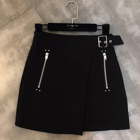 Falda Con Cremallera En La Mitad