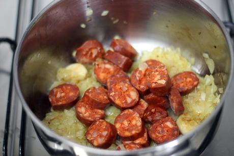 Patatas a la riojana, un guiso tradicional delicioso Patatas a la riojana, un guiso tradicional delicioso