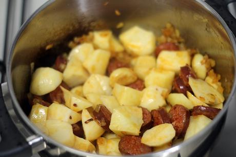 Patatas a la riojana, un guiso tradicional delicioso Patatas a la riojana, un guiso tradicional delicioso