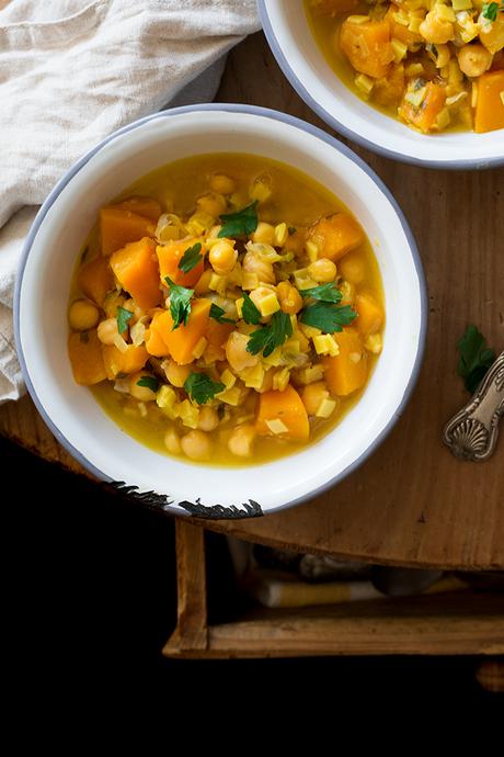 MINESTRONE DE CALABAZA, GARBANZOS Y PASTA