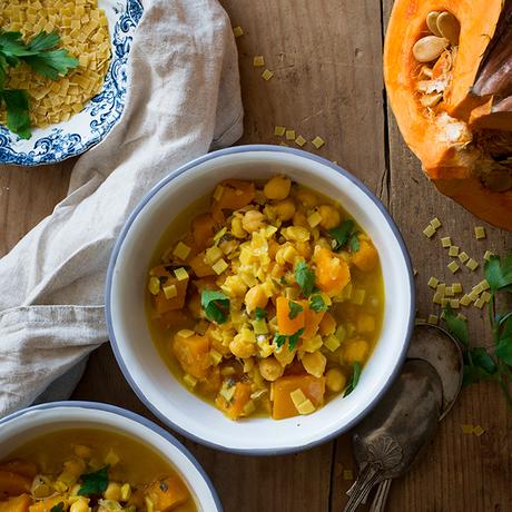 MINESTRONE DE CALABAZA, GARBANZOS Y PASTA