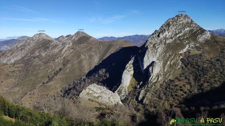 Vista del Corbellosu, Cogollu y Guanalón desde los Collaos