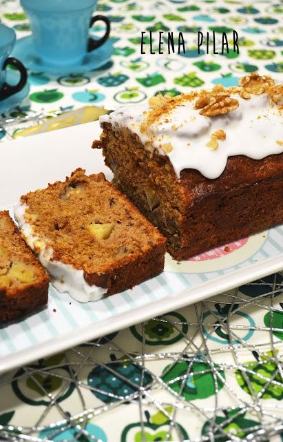 Bizcocho integral de puré de manzana y nueces Bizcocho integral de puré de manzana y nueces