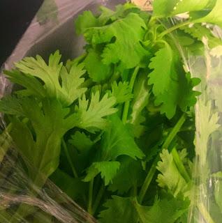 ENSALADA DE COLIFLOR ASADA, AGUACATE Y QUINOA