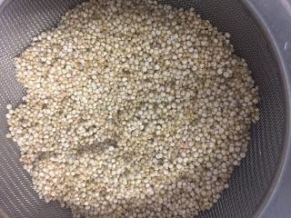 ENSALADA DE COLIFLOR ASADA, AGUACATE Y QUINOA