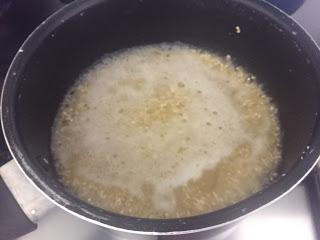 ENSALADA DE COLIFLOR ASADA, AGUACATE Y QUINOA