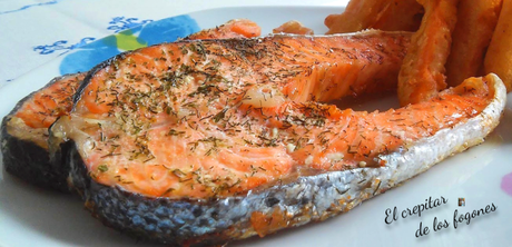 SALMÓN AL HORNO CON HIERBAS AROMÁTICAS SALMÓN AL HORNO CON HIERBAS AROMÁTICAS
