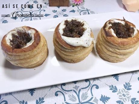Volovant de queso y crema de dátiles