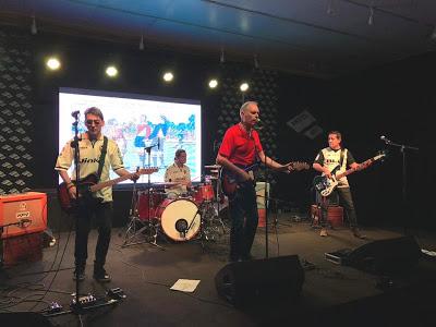 La Gran Esperanza Blanca - Cervezas y una calle desierta (2020)