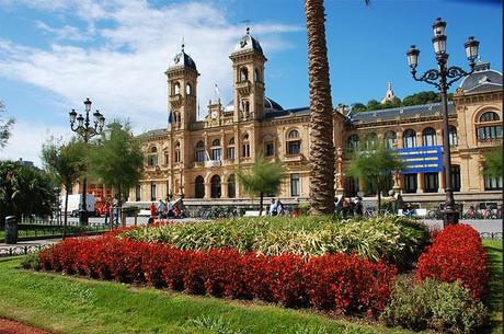 Edificios emblemáticos de San Sebastián Donosti, Fachada del Ayuntamiento de San Sebastián, Gran Casino de Donostia, Euskadi, Guía de viaje Euskadi, Basque Country, Pays Basque, País Vasco