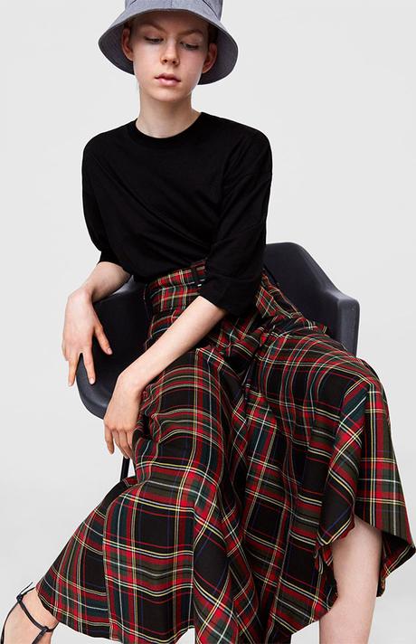 Outfit Falda Escocesa Roja Mujer