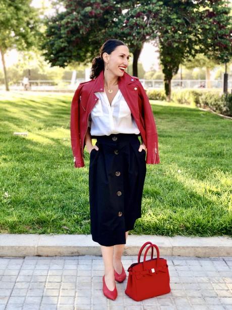 Falda Roja Con Camisa Blanca