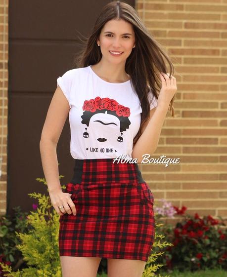 Falda Roja Con Camisa Blanca