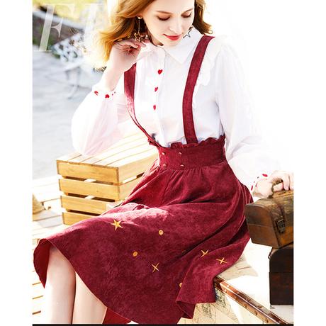 Falda Roja Con Camisa Blanca