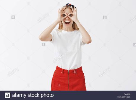 Falda Roja Con Camisa Blanca