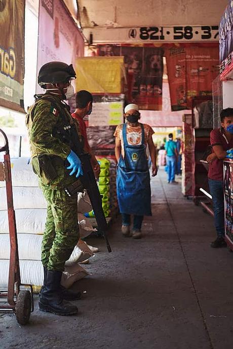 Cierran 23 locales no esenciales en la Central de Abastos de SLP
