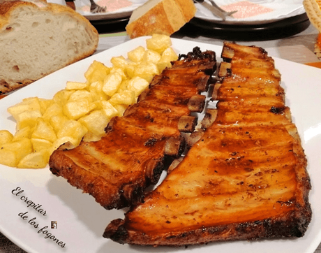 COSTILLAS CON MIEL Y VINAGRETA DE PISTACHOS