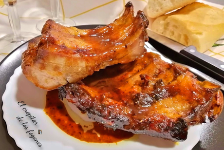 COSTILLAS CON MIEL Y VINAGRETA DE PISTACHOS