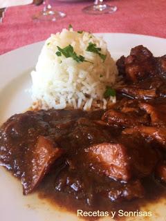 CALAMARES ENCEBOLLADOS