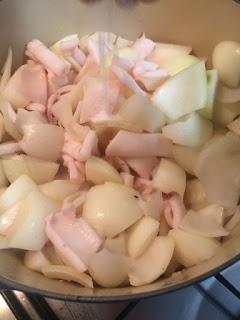 CALAMARES ENCEBOLLADOS