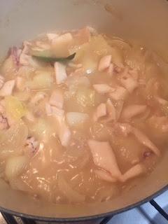 CALAMARES ENCEBOLLADOS