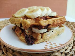 Gofres de avena, plátano y chips de chocolate - Vegano & Sin Gluten Gofres de avena, plátano y chips de chocolate - Vegano & Sin Gluten