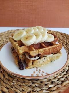 Gofres de avena, plátano y chips de chocolate - Vegano & Sin Gluten Gofres de avena, plátano y chips de chocolate - Vegano & Sin Gluten