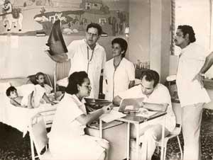 El personal médico cubano vivió días muy tensos durante la epidemia de dengue hemorrágico del 81 que se desató a la vez en todo el país. (Foto: ARCHIVO JUVENTUD REBELDE)