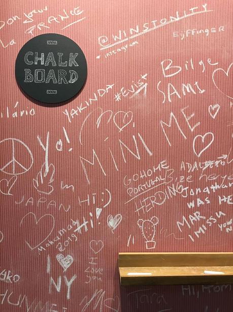 Papeles pintados con los que vas a querer envolver tus ambientes 49778121_2130831943640601_4172925083024621568_o