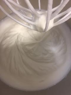 TARTA DE QUESO, LIMA Y CHOCOLATE BLANCO TARTA DE QUESO, LIMA Y CHOCOLATE BLANCO