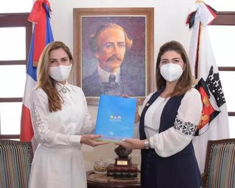 Directora de CONANI y alcaldesa del DN firman protocolo a favor de niñez.