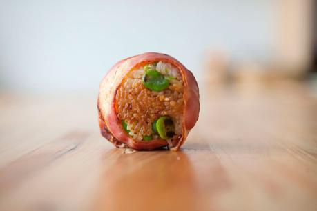 Como hacer onigiri de bacon y habas. Como hacer onigiri de bacon y habas.