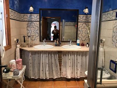 LA CASA DE SUS SUEÑOS Baño antiguo