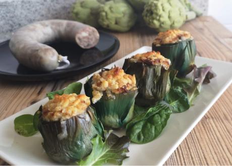 Receta de alcachofas rellenas de butifarra blanca y ajos tiernos