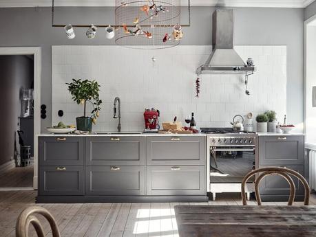 Un apartamento escandinavo lleno de arte gris.