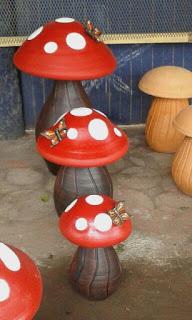 Haz hermosos hongos decorativos usando botellas recicladas Haz hermosos hongos decorativos usando botellas recicladas