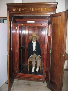 httpwww.oddlyhistorical.com20140221the-strange-after-life-of-jeremy-bentham Jeremy Bentham auto-icon