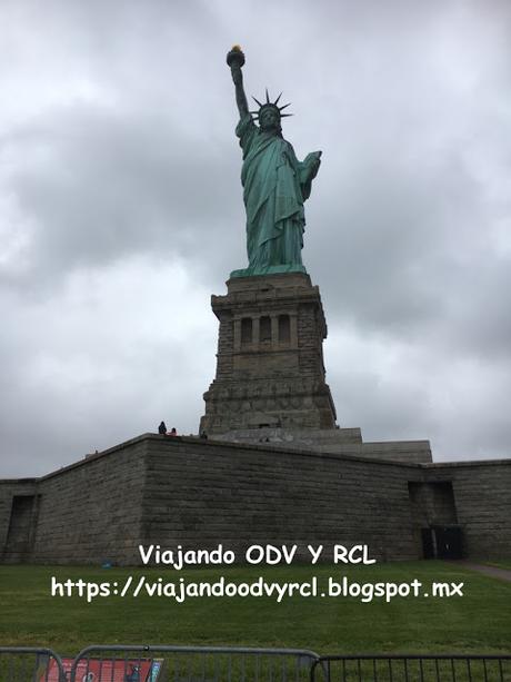 Que hacer, a donde ir, que visitar en New York. De Manhattan a Brooklyn en bicicleta. Estatua de la Libertad y Ellis Island. Visita a Intrepid Museum.