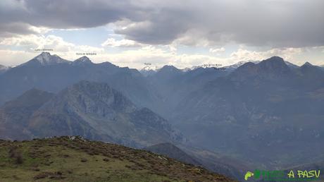 Vista desde la Porra Bescoba al Cantu Cabroneru y los Beyos