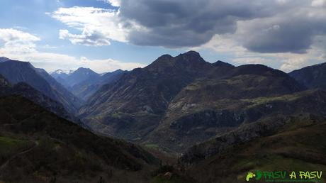 Vista hacia el desfiladero de los Beyos