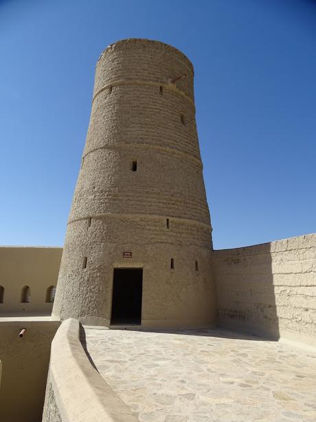 OMAN: EL FUERTE DE BAHLA Y EL CASTILLO DE JABRIN
