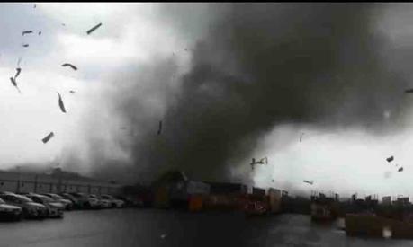 Video: Tornado en Apodaca deja una mujer muerta