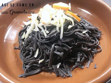 Espaguetis de arroz negro sabor a mar Espaguetis de arroz negro sabor a mar