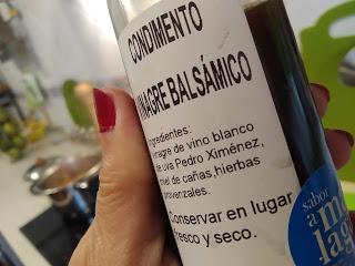 ESPÁRRAGOS BLANCOS A LA PLANCHA CON VINAGRETA DE AGUACATES, FRESAS Y BOQUERONES EN VINAGRE