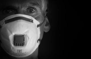 Un ensayo aleatorizado  máscaras de tela y máscaras médicas en trabajadores de la salud (investigación)